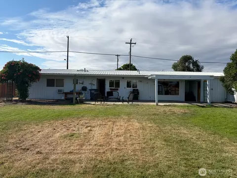 9042 Forrestal Ln #B, Moses Lake, WA 98837