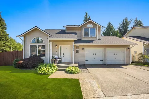 10008 2nd Pl SE, Lake Stevens, WA 98258
