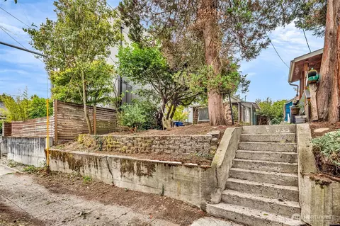 831 NW 52nd St, Seattle, WA 98107