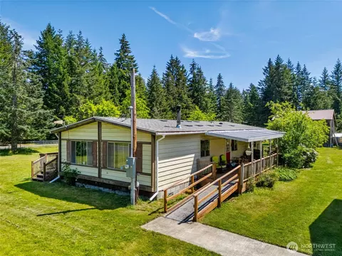 10739 128th Ave SE, Rainier, WA 98576