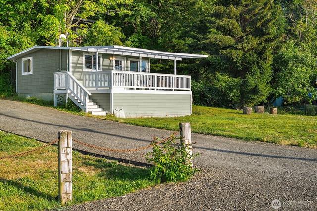 27830 Manzanita Beach Rd SW, Vashon, WA 98070