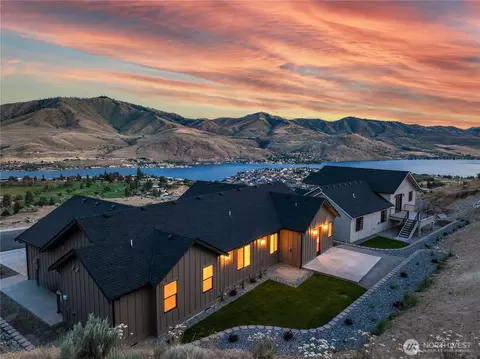 922 Long Dr, Chelan, WA 98816