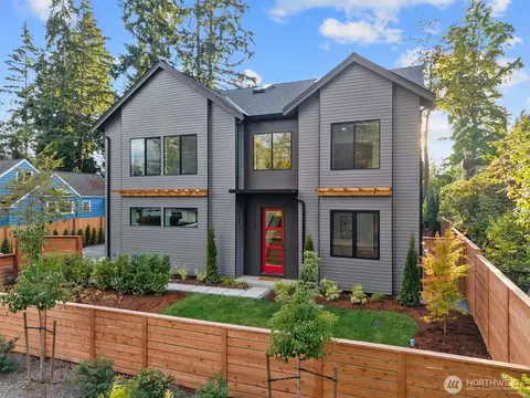10733 17th Ave NE, Seattle, WA 98125