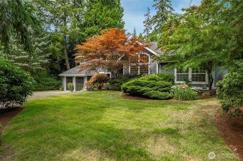 8850 Bald Eagle Dr, Blaine, WA 98230