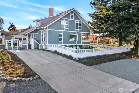 2120 12th St, Anacortes, WA 98221