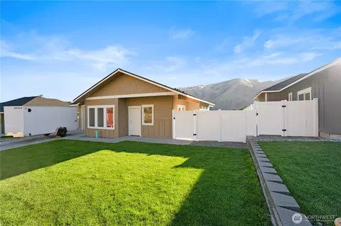 14893 Red Delicious St, Entiat, WA 98822
