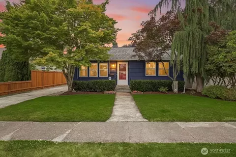 1014 3rd Ave NW, Puyallup, WA 98371