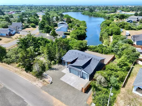 887 Texmar Ave SW, Ocean Shores, WA 98569