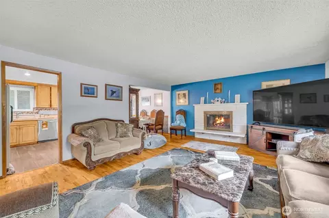 302 N 188th St, Shoreline, WA 98133