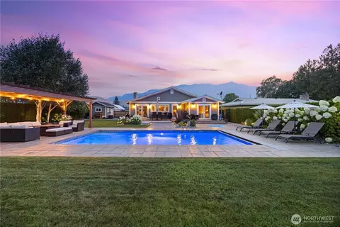 128 Eveline St, Pateros, WA 98846