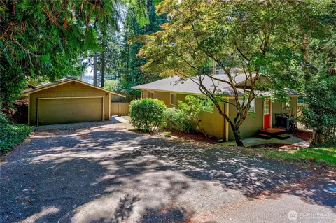 9191 NE Loughrey Ave, Indianola, WA 98342