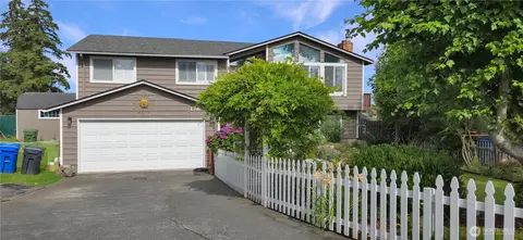 178 NW Captain Ct, Oak Harbor, WA 98277