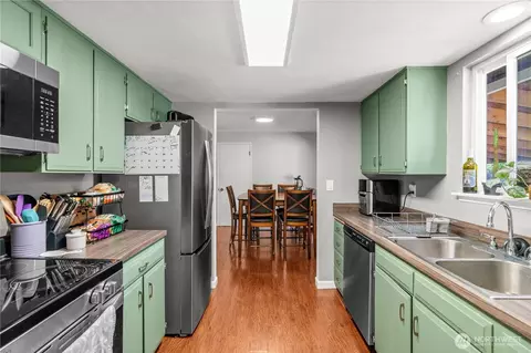 Kitchen - 19320 Crescent Dr E, Spanaway, WA 98387 photo 1 of 3