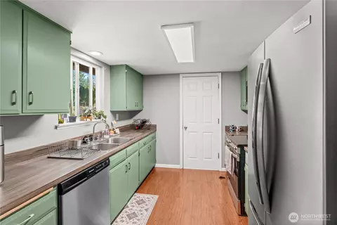 Kitchen - 19320 Crescent Dr E, Spanaway, WA 98387 photo 2 of 3