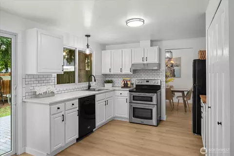 Kitchen - 2620 170th St SE, Bothell, WA 98012 photo 1 of 3