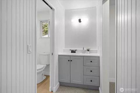 Bath - 2620 170th St SE, Bothell, WA 98012 photo 2 of 2