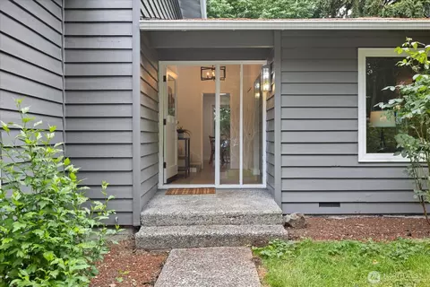 Entry Way - 2620 170th St SE, Bothell, WA 98012 photo 2 of 3
