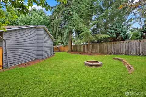Exterior - 2620 170th St SE, Bothell, WA 98012 photo 8 of 9