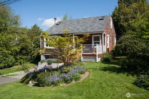 516 13th Ave W, Kirkland, WA 98033