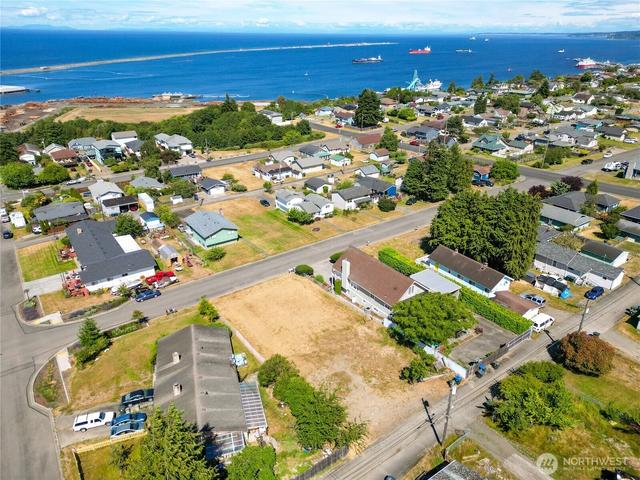 1632 W 6th St, Port Angeles, WA 98362