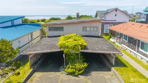30 Second St S, Pacific Beach, WA 98571