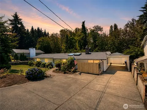 1716 9th St SE, Puyallup, WA 98372