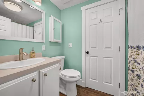 Bath - 219 Mitchell St, Sumas, WA 98295 photo 2 of 2