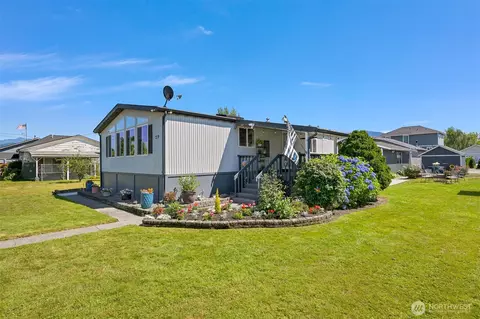 Exterior - 219 Mitchell St, Sumas, WA 98295 photo 6 of 9