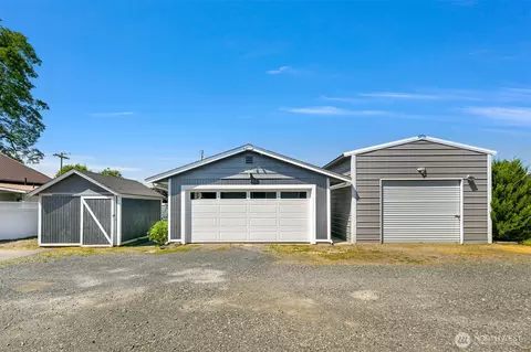 Exterior - 219 Mitchell St, Sumas, WA 98295 photo 7 of 9