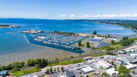 456 E St, Blaine, WA 98230