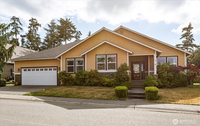 2749 SW Fairway Point Dr, Oak Harbor, WA 98277