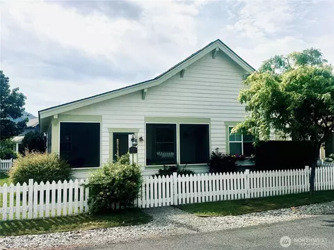 101 Timbuktu Ln, Oroville, WA 98844