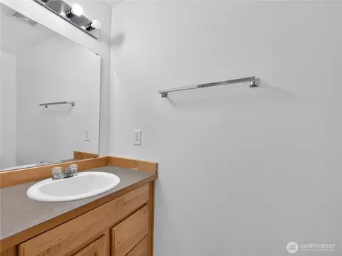 Bath - 3925 152nd Pl SE, Bothell, WA 98012 photo 1 of 3