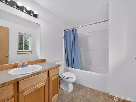 Bath - 3925 152nd Pl SE, Bothell, WA 98012 photo 3 of 3