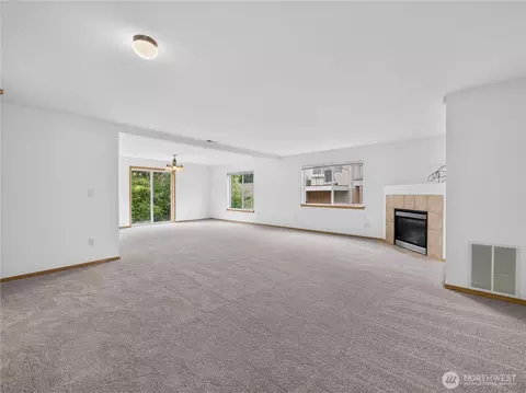 Living - 3925 152nd Pl SE, Bothell, WA 98012 photo 4 of 11