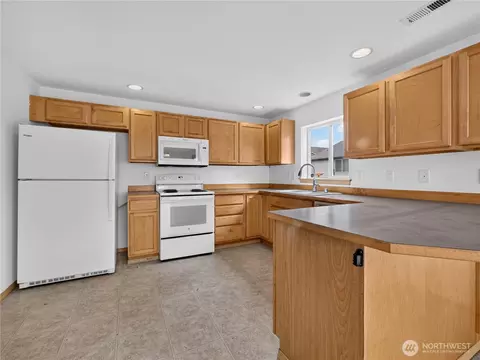 Kitchen - 3925 152nd Pl SE, Bothell, WA 98012 photo 3 of 5