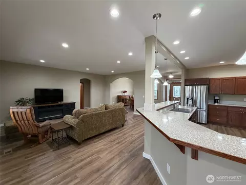 Living - 117 Garrett Loop, Chehalis, WA 98532 photo 1 of 4