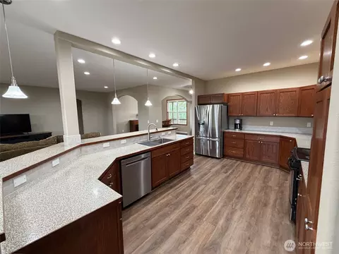 Kitchen - 117 Garrett Loop, Chehalis, WA 98532 photo 2 of 2
