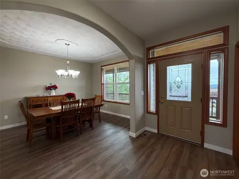 Entry Way - 117 Garrett Loop, Chehalis, WA 98532 photo 4 of 5