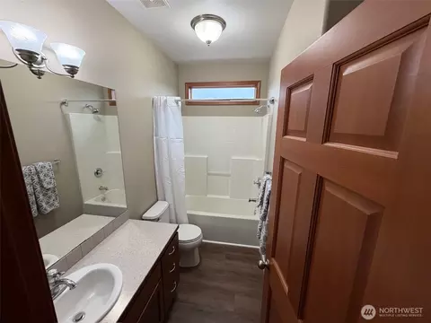 Bath - 117 Garrett Loop, Chehalis, WA 98532 photo 1 of 5