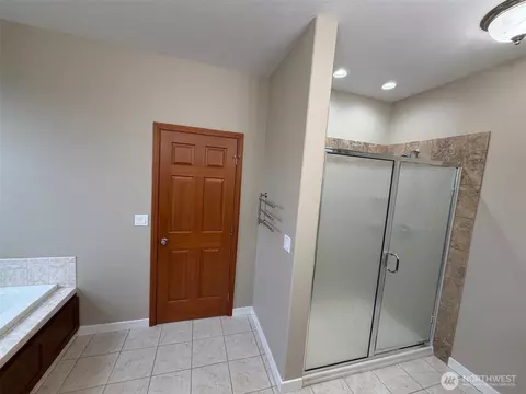 Bath - 117 Garrett Loop, Chehalis, WA 98532 photo 2 of 5
