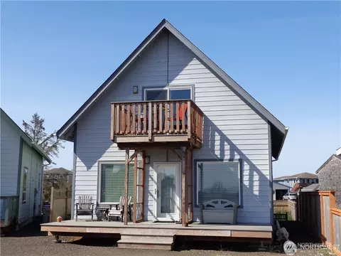 324 Marina View Ct #C, Ocean Shores, WA 98569