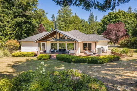 552 Elwha Bluffs Rd, Port Angeles, WA 98363