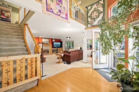 Entry Way - 19810 98th Ave NE, Bothell, WA 98011 photo 3 of 3