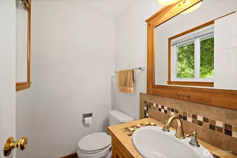 Bath - 19810 98th Ave NE, Bothell, WA 98011 photo 2 of 4