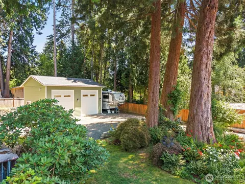 Exterior - 19810 98th Ave NE, Bothell, WA 98011 photo 7 of 9