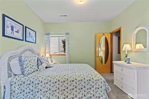Bedroom - 2351 E Mason Lake Dr E, Grapeview, WA 98546 photo 2 of 3