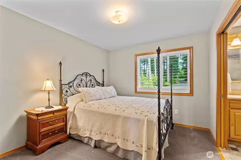 Bedroom - 2351 E Mason Lake Dr E, Grapeview, WA 98546 photo 1 of 3