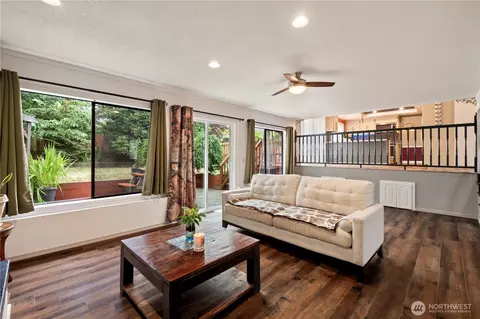 Living - 8906 10th Dr SE, Everett, WA 98208 photo 5 of 9