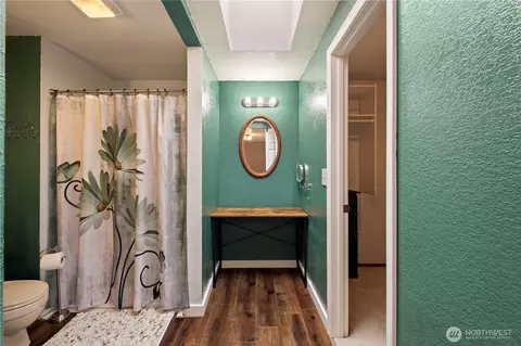 Bath - 8906 10th Dr SE, Everett, WA 98208 photo 4 of 5